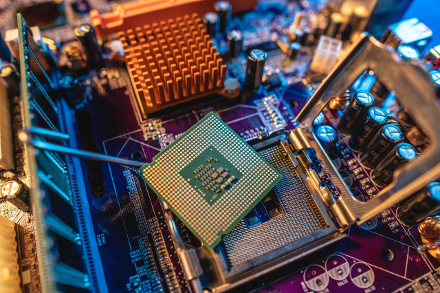 【供應(yīng)】Microchip微控制器，供應(yīng) 8 位 MCU，PIC? MCU，AVR? MCU，16 位 MCU