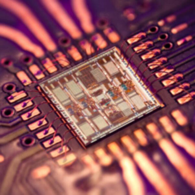 供應，回收 [Broadcom] AFSI-R74C4SB 56Gb/s 4 通道線性 TIA（跨阻抗放大器）IC
