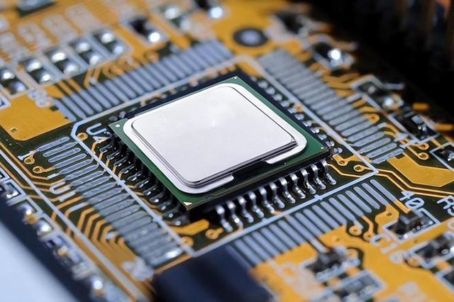 供應 AMD EPYC? 處理器：EPYC 9005 系列、EPYC 7003 系列、EPYC 4004 系列